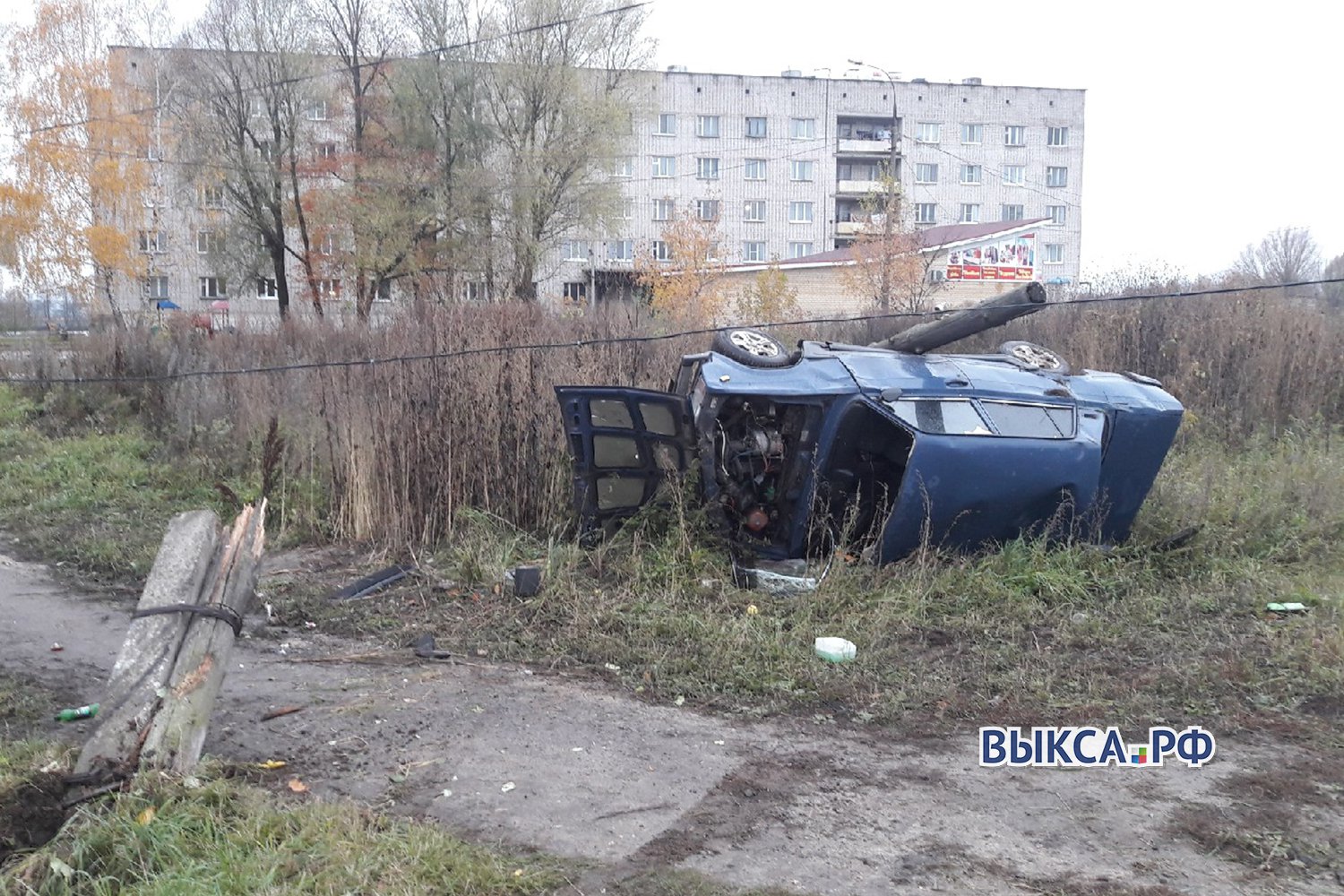 Семёрка» врезалась в столб и перевернулась на улице 1 Мая